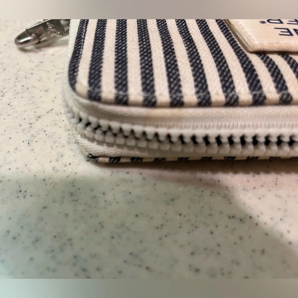 Sloane Ranger Wristlet - Picture 6 of 7